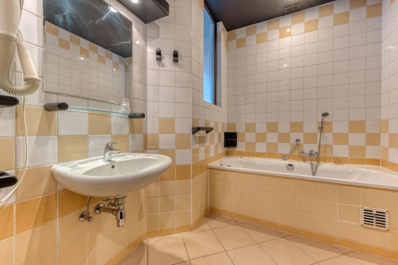Hotel Mosa Hermalle-sous-Argenteau Eksteriør billede